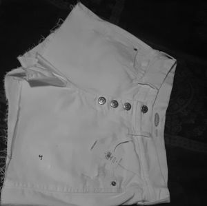 OLD NAVY WHITE BOYFRIEND MID-RISE WHITE SHORTS